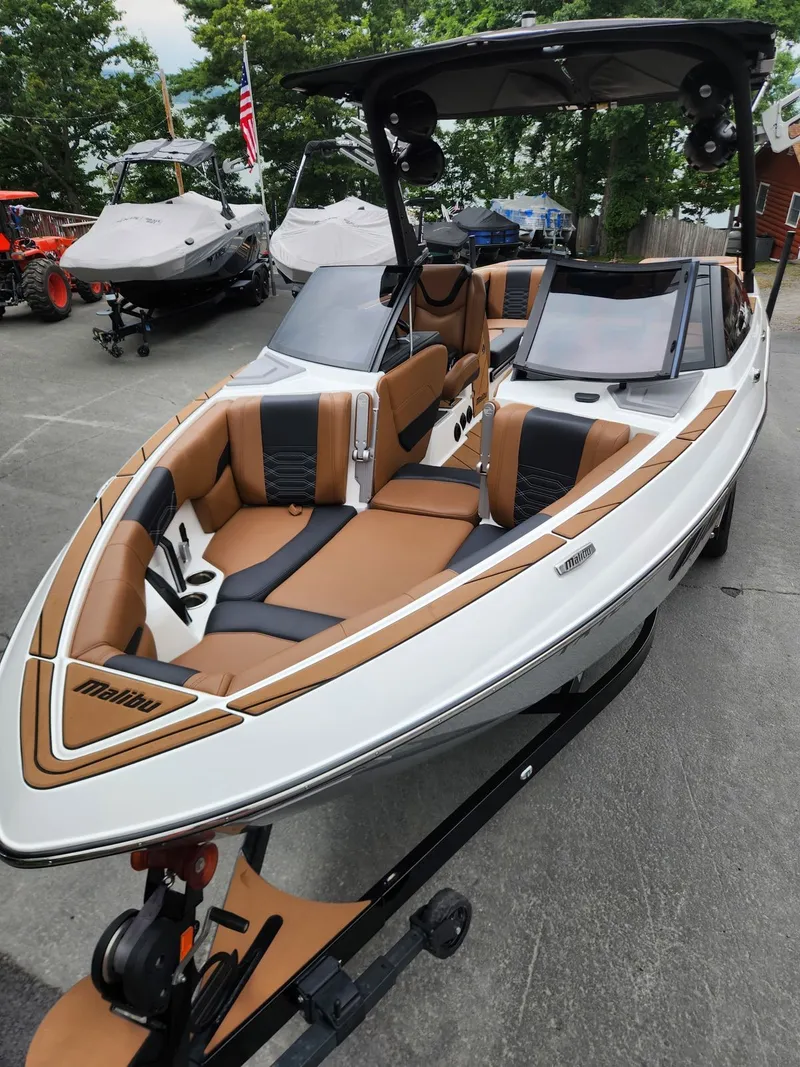 Slide: The Image of Malibu Wakesetter 25 LSV 2022 - 7