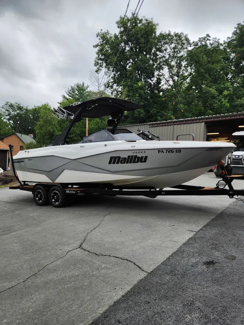 Slide: The Image of Malibu Wakesetter 25 LSV 2022 - 10