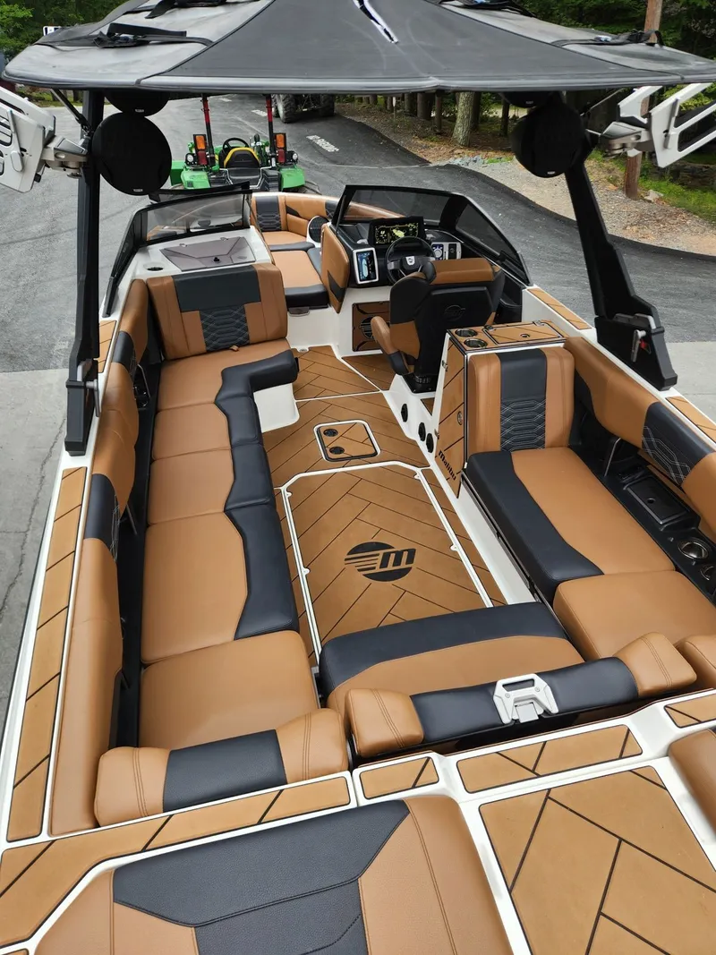 Slide: The Image of Malibu Wakesetter 25 LSV 2022 - 5