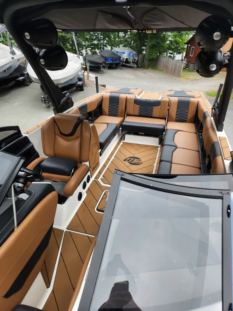 Slide: The Image of Malibu Wakesetter 25 LSV 2022 - 6