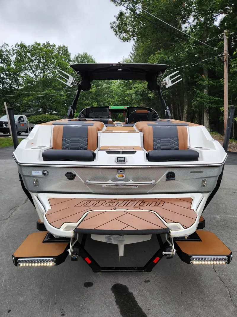 Slide: The Image of Malibu Wakesetter 25 LSV 2022 - 8