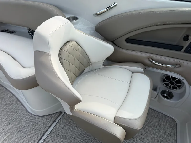 Slide: The Image of Crownline Boats Eclipse E255 XS 2022 - 20