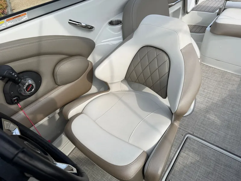 Slide: The Image of Crownline Boats Eclipse E255 XS 2022 - 17