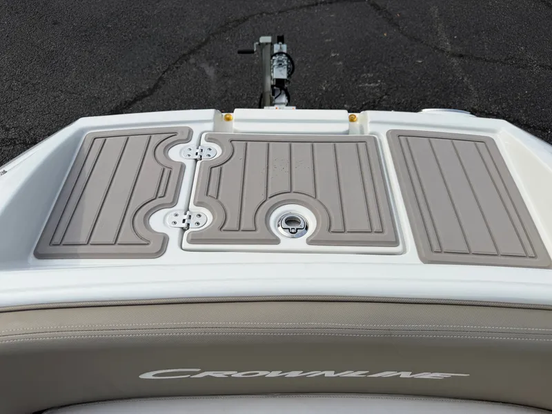 Slide: The Image of Crownline Boats Eclipse E255 XS 2022 - 10