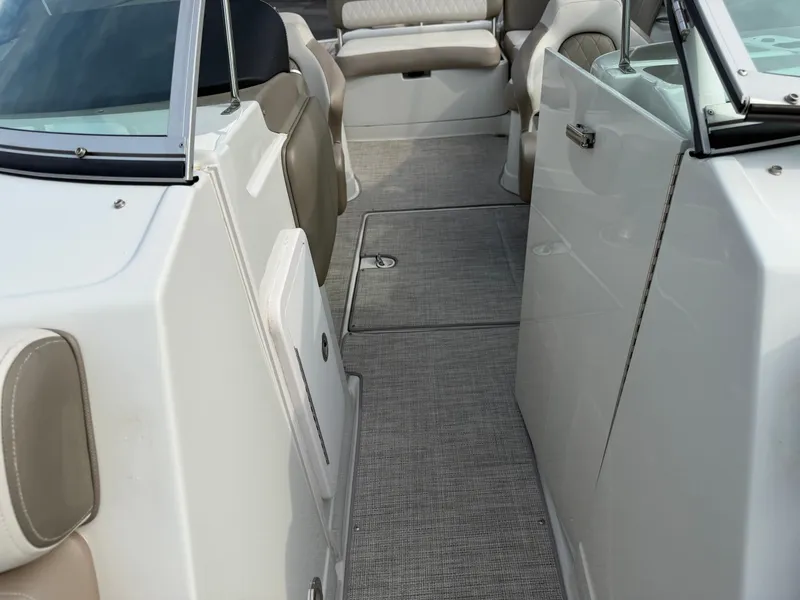 Slide: The Image of Crownline Boats Eclipse E255 XS 2022 - 13