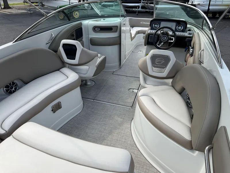 Slide: The Image of Crownline Boats Eclipse E255 XS 2022 - 5