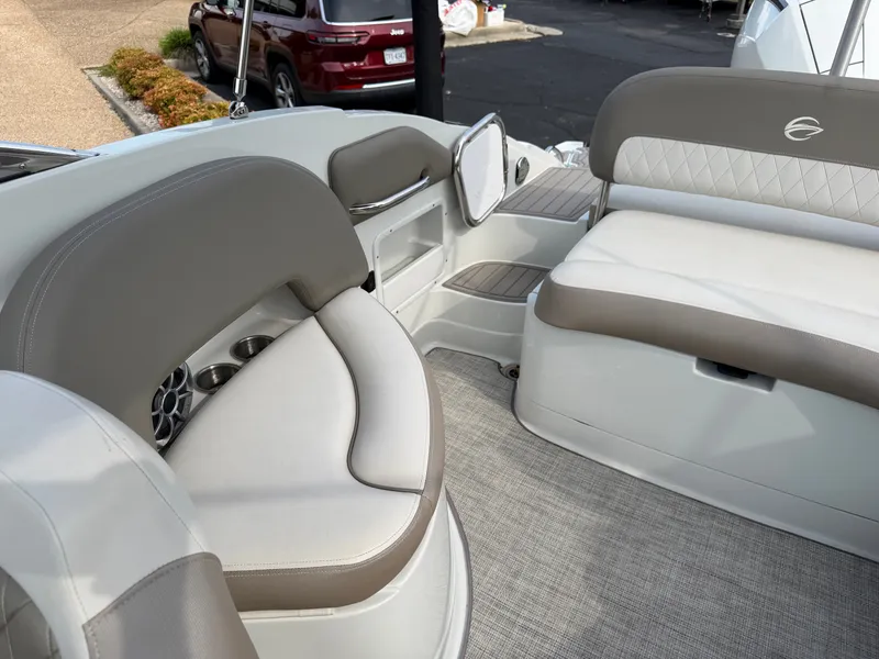 Slide: The Image of Crownline Boats Eclipse E255 XS 2022 - 18