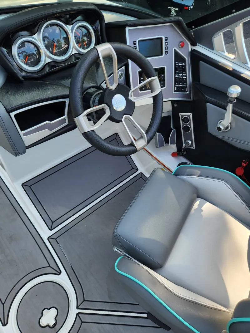 Slide: The Image of MasterCraft XT21 2020 - 9