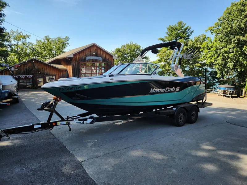 The Image of MasterCraft XT21 2020 - 1