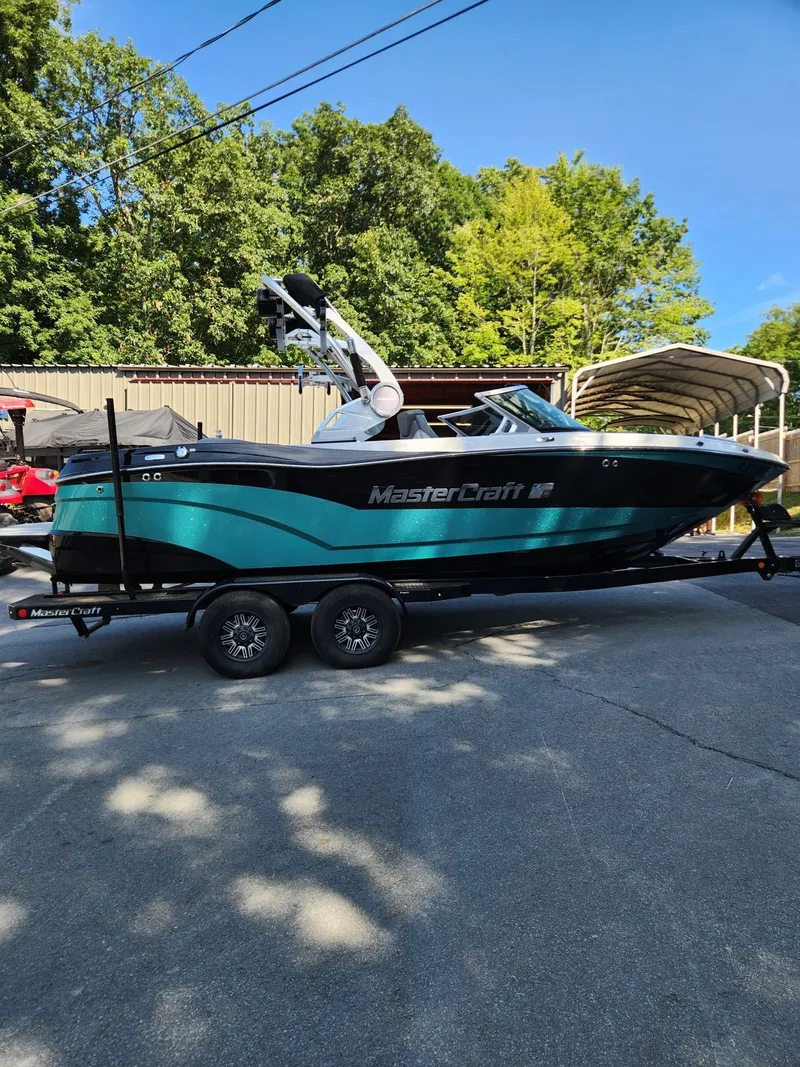 Slide: The Image of MasterCraft XT21 2020 - 5