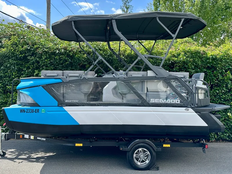 Slide: The Image of Sea-Doo Switch Cruise 18 2023 - 2
