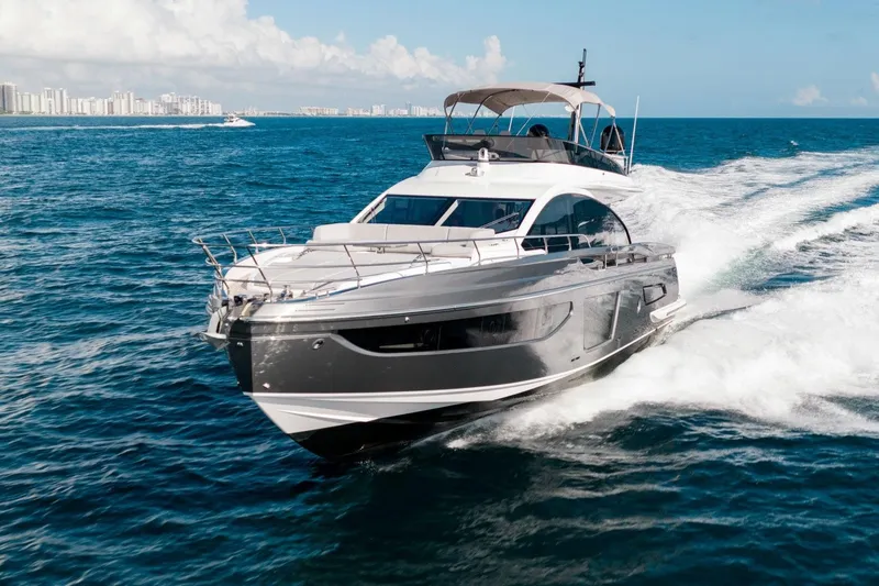 Slide: The Image of Azimut S7 2024 - 1