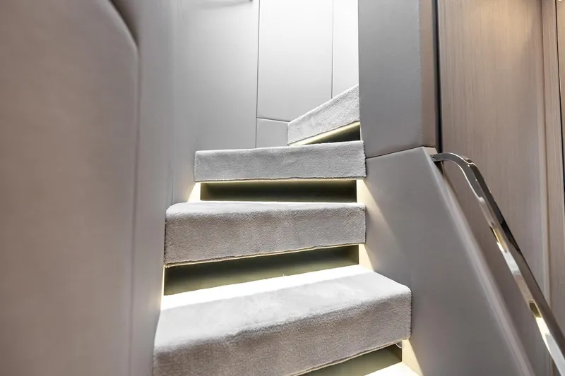 Slide: The Image of Azimut S7 2024 - 38