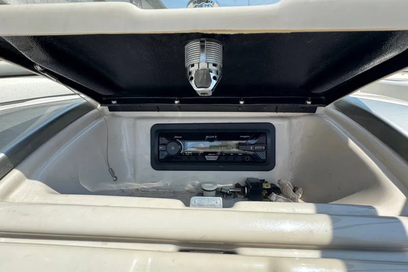 Slide: The Image of 2008 Larson LXi 228 boat dashboard with Sony stereo system. - 14