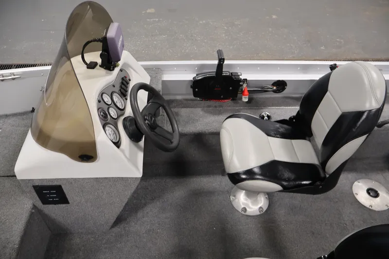 Slide: The Image of 2004 Alumacraft Navigator 165 CS boat interior with steering console and seat. - 22