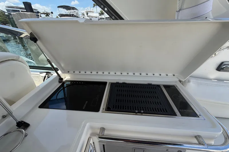 Slide: The Image of Outdoor grill and stove on 2015 Sea Ray 370 Venture yacht deck. - 25