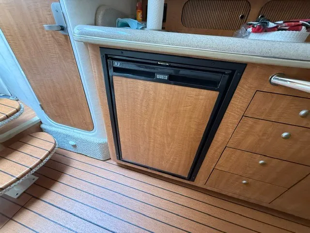 Slide: The Image of Sea Ray 340 Sundancer 2006 - 13