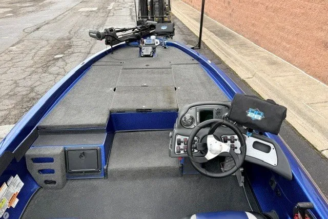 Slide: The Image of 2014 Skeeter TZX195 boat interior with steering wheel and control panel. - 9