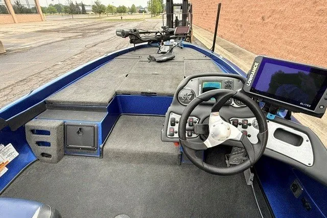 Slide: The Image of 2014 Skeeter TZX195 boat interior with steering wheel and navigation system. - 11
