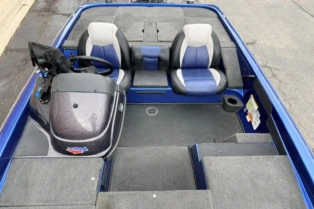 Slide: The Image of 2014 Skeeter TZX195 boat interior with dual seats and steering console. - 8