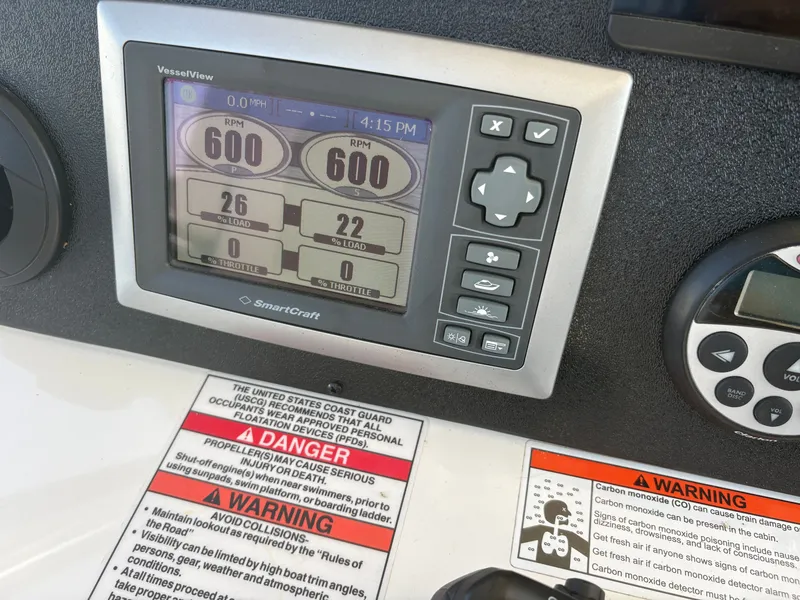 Slide: The Image of A SmartCraft display shows engine data like RPM and load. Warning labels are visible below. - 24