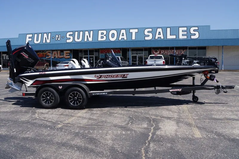 The Image of 2027 Phoenix 720 ZXL boat at Fun-N-Sun Boat Sales dealership. - 0