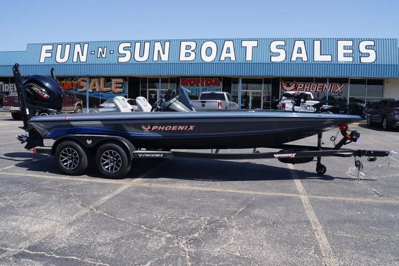The Image of 2027 Phoenix 721 ZXL boat displayed at Fun-N-Sun Boat Sales dealership. - 0