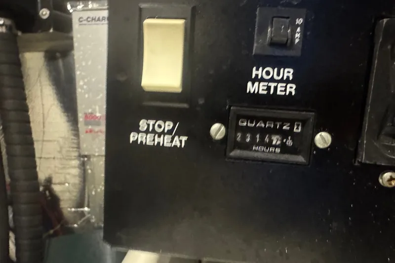 Slide: The Image of Hour meter panel on 2003 Carver 570 Voyager Pilothouse, showing 2814.7 hours. - 31
