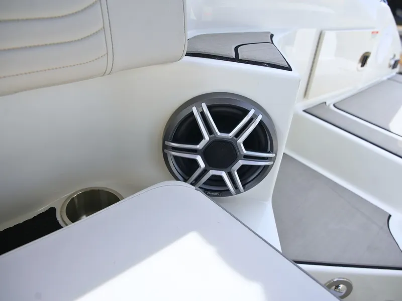 Slide: The Image of Sea Ray SDX 250 Surf 2027 - 21