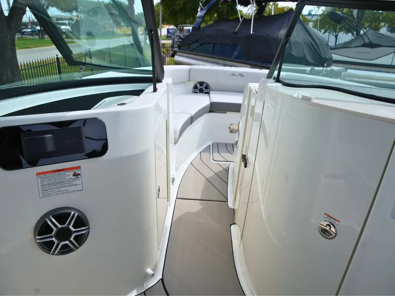 Slide: The Image of Sea Ray SDX 250 Surf 2027 - 19