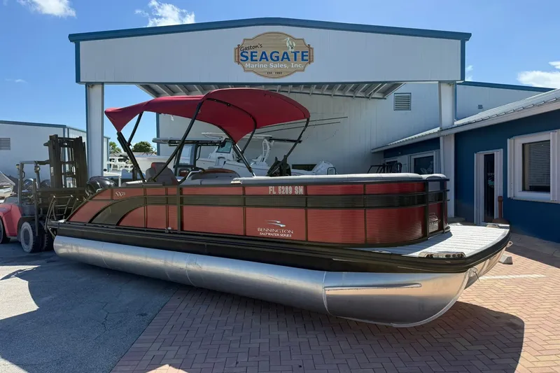 The Image of 2020 Bennington SXP 25 SSBXP pontoon boat at Seagate Marine Sales. - 0