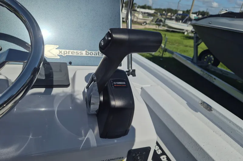 Slide: The Image of Throttle control on 2027 Xpress H20 Bay boat, featuring Yamaha branding. - 14