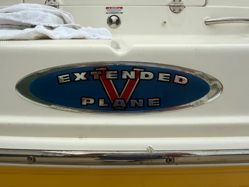Slide: The Image of Chaparral SSi 256 2006 with Extended V Plane logo on the boat hull. - 44