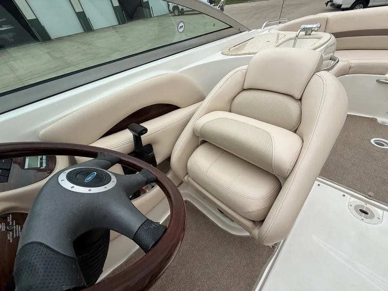 Slide: The Image of The image shows the interior of a 2006 Chaparral SSi 256 with a beige leather seat. - 22