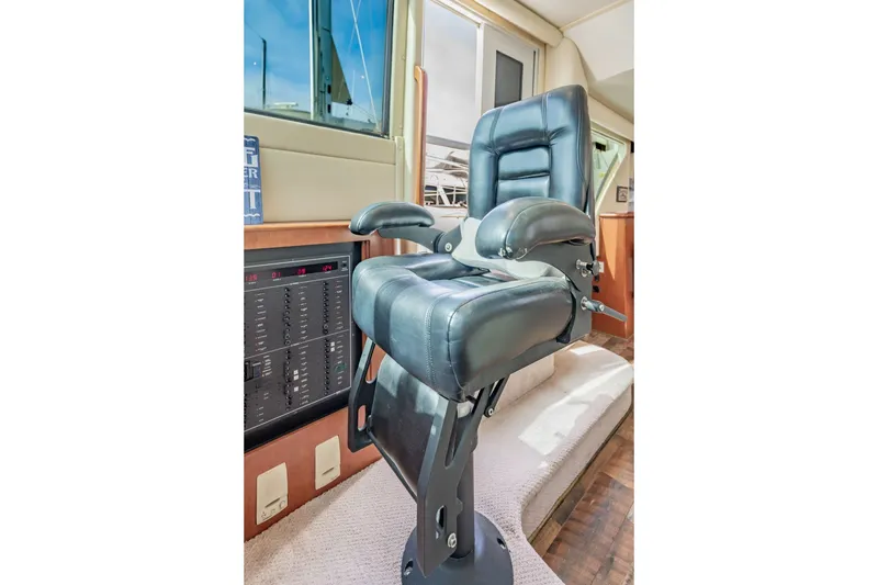 Slide: The Image of Captain's chair on 2003 Bluewater Yachts Custom 6000, featuring plush leather seating. - 38