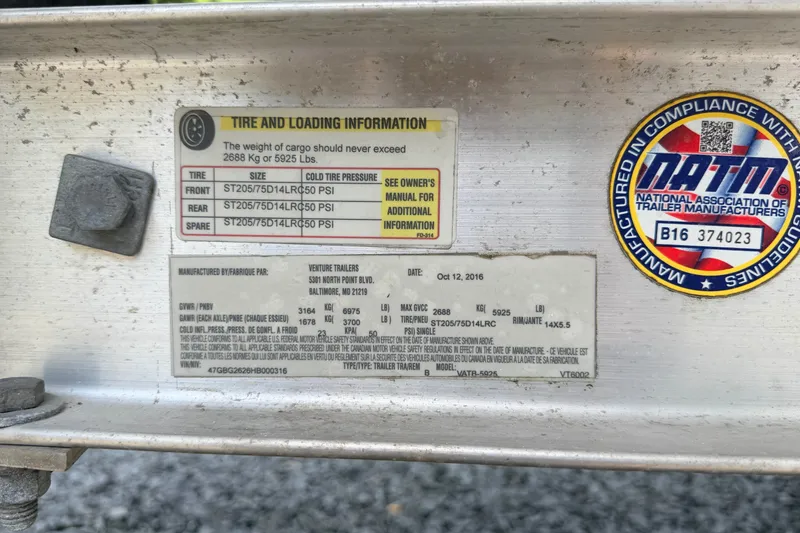 Slide: The Image of Tire and loading information label on a Chaparral 250 Suncoast 2016 trailer. - 34