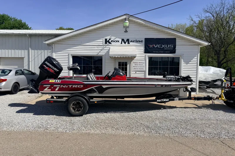 The Image of 2015 Nitro Z-7 boat parked outside Knox Marine dealership. - 0