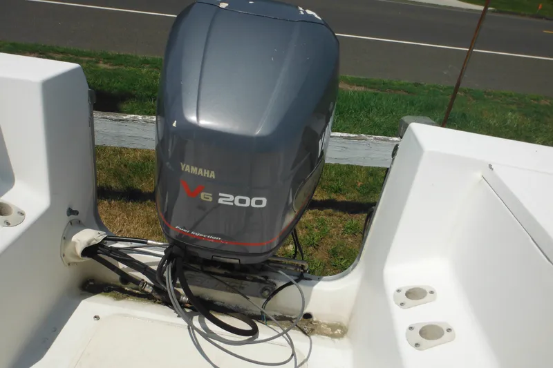 Slide: The Image of 2001 Sea Pro 235 Center Console with Yamaha V6 200 outboard motor. - 28
