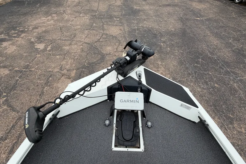 Slide: The Image of 2022 Crestliner XF 189 boat with Garmin navigation and Minn Kota trolling motor. - 12