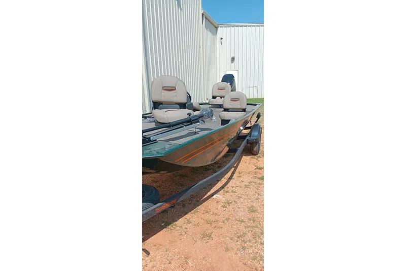Slide: The Image of 2026 Tracker Bass Tracker Classic Limited boat parked outdoors. - 16