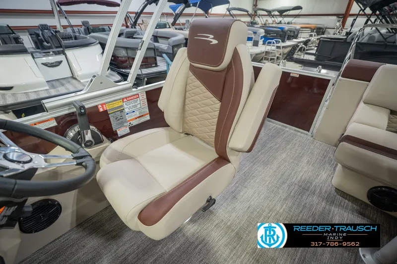 Slide: The Image of Captain's seat in a 2027 Bennington 22 SLJ pontoon boat, showroom display. - 30