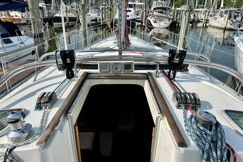 Slide: The Image of 2004 Beneteau Oceanis Clipper 393 sailboat deck with ropes and winches in marina. - 10