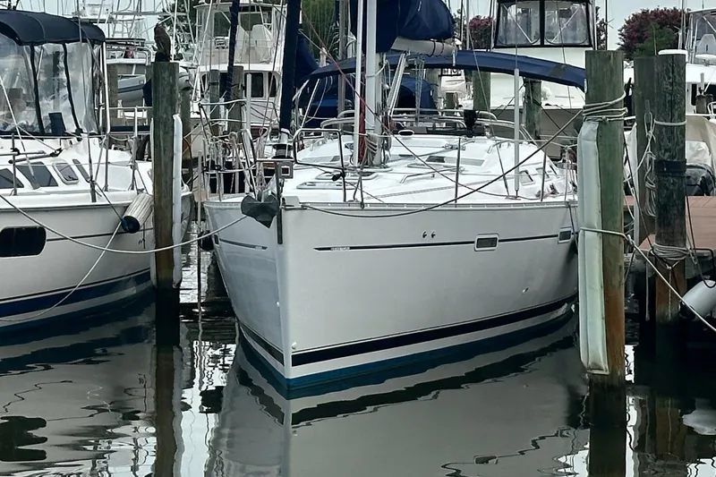 Slide: The Image of 2004 Beneteau Oceanis Clipper 393 sailboat docked at marina, surrounded by other boats. - 4
