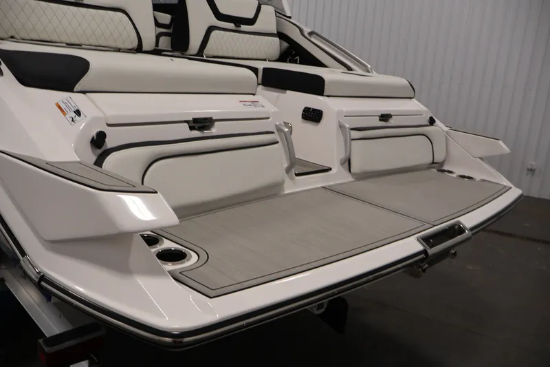 Slide: The Image of 2026 Yamaha Boats 275SE swim platform with cushioned seating and storage compartments. - 46