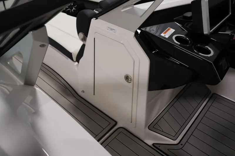 Slide: The Image of 2026 Yamaha Boats 275SE interior with sleek design and modern console features. - 15