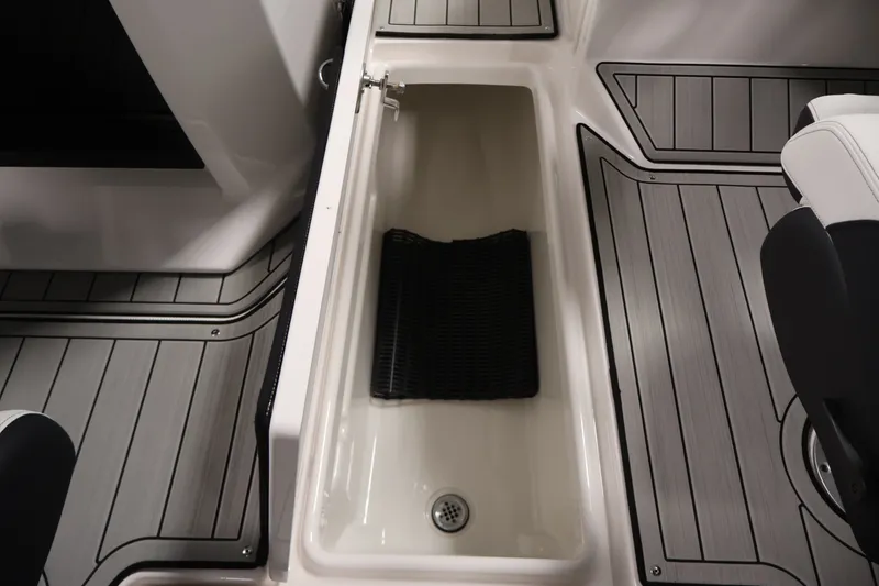 Slide: The Image of 2026 Yamaha Boats 275SE interior with sleek flooring and storage compartment. - 29