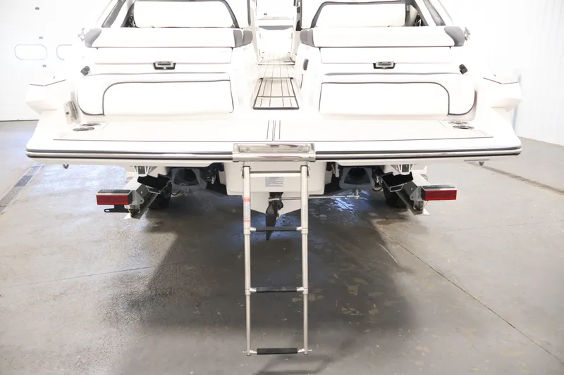 Slide: The Image of Rear view of 2026 Yamaha Boats 275SE with swim platform and ladder. - 45