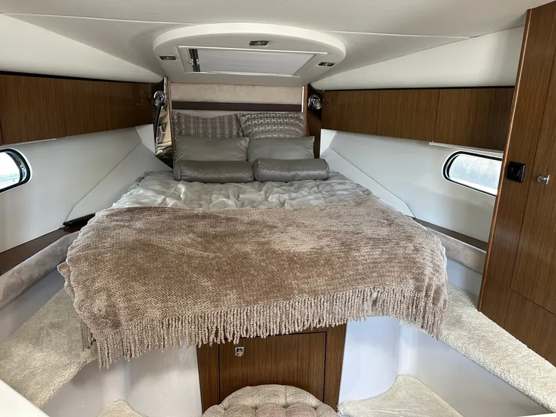 Slide: The Image of V-berth bed - 15