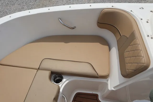 Slide: The Image of Bayliner VR4 2021 - 18