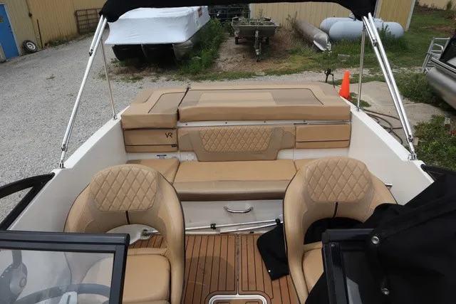 Slide: The Image of Bayliner VR4 2021 - 22